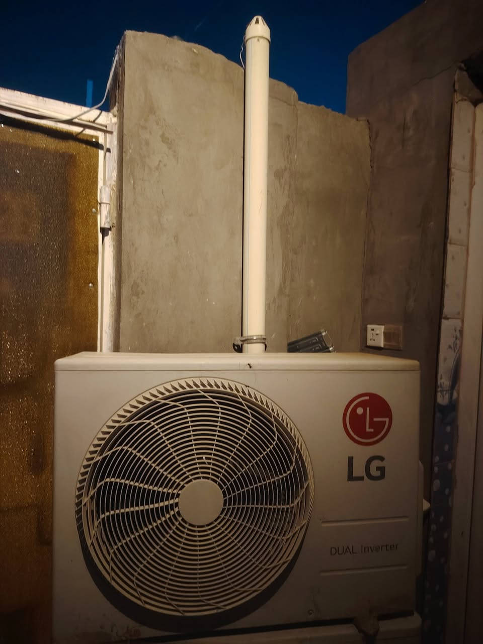 سبلت LG أنڤيرتر طنيين نظيف كلش وتبريد ثلج ومداخل تصليح وكامل
للبيع ***********
