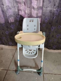 كرسي أطفال • بغداد