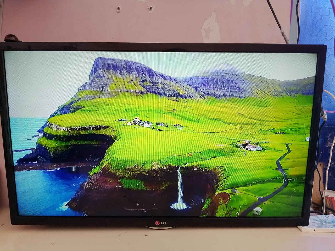 شاشه lg
حجم 32 
نظيفه وصورتها حلوه 
فقط مخرج واحد hd عاطل 
وثاني شغال 
قفلها 65 
بغداد جميلة مكاني


**إذا كنت صاحب هذا الإعلان وتريد حذفه لأي سبب، رجاءا أرسل رسالة إلى الدعم الفني**