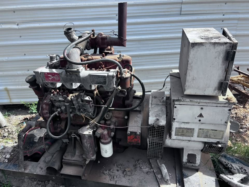 السلام عليكم
@مولد صيني سوبر أربعة سلندر 
50kv
المحرك يصرف دهن 

السعر ١٥ ورقة للتواصل ***********
