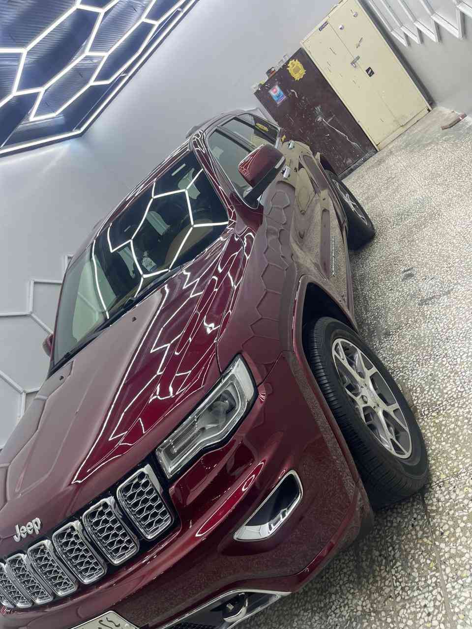 جيب (خليجي) موديل 2020 آوفر لاند مكفولة كفالة عامة السيارة ماشية 76.000الف  فول  مواصفات جكات فورويل بارنوما هوك امامي خلفي
محرك ٦ سلندر ٣٦٠٠ مكفول دفع رباعي 4.4
بصمه + تشغيل عن بعد كروز تثبيت سرعه
صندوق كهرباء
بنوراما
جكات تصعد وتنزل
ماوس وضعيات قيادة
داخل قرميدي اصلي
ستيرن كهرباء + تدفئه
كشنات جلد تدفئه وتبريد
خزن وضعيه كشنات ميموري
شاشة كبيرة
دمام خلفي
كامرة دوارة ٣٦٠ درجة
حساسات امامي خلفي
لد امامي خلفي
لايت زنون عالي ناصي
اضاءه ترحيب
دشبول خياط طبيعي
اوتو ستارت
حساس امامي وخلفي
رادار جانبي وخلفي 
مري شفط + اشاير بلمري مع القفل وعاكس ضوء + هيترات مري+نقاط عمياء
اضاءه ترحيب
وبعد هواي مواصفات. 
مكان السياره حي العدل
الشراي يتصل  واتساب 
***********
