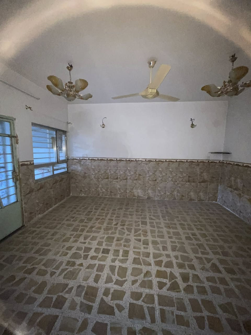 دار للايجار في حي السكر 

بدل الايجار 400 الف قفل🔒

المساحة ١٠٠

يتكون من كراج ومطبخ وهول واستقبال
وثلاث غرف نوم 

للتواصل واتساب⬇️⬇️

0777 274 0071
