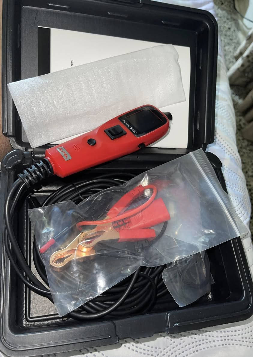 📢 للبيع: جهاز الفحص الكهربائي الذكي Autel PowerScan PS100 (الأصلي)
لكل فني كهربائي سيارات أو صاحب ورشة يريد يختصر الوقت والجهد، ولكل هاوي يحب يشخص عطل سيارته بنفسه!
متوفر الآن جهاز Autel PS100، الأداة الأقوى والأسرع لتتبع وفحص جميع الضفائر والدوائر الكهربائية في السيارة بدون تعقيد.
🛠️ أهم ميزات الجهاز:
 فحص وحقن طاقة فوري: يغنيك عن الوايرات الخارجية، بضغطة زر تكدر تنطي تيار موجب (+) أو سالب (-) وتفحص المكونات مباشرة (مراوح، ريليات، فيوزات، مصابيح).
 شاشة ملونة (AVOmeter): تقرأ الفولتية، التيار، والمقاومة بدقة عالية عند طرف الإصبع.
 تتبع الشورت والقطع: يكشف التماس الكهربائي (الشورت) والقطع بالضفيرة فوراً وبدون ما يحرق الفيوزات، بفضل قاطع الدورة الداخلي الذكي.
 تحديد نوع الإشارة: إشارات ضوئية وصوتية ذكية (أحمر للموجب، أخضر للسالب) تسرّع الشغل بالأماكن الضيقة بدون ما تباوع للشاشة.
 واير طويل ومريح: يأتي بكابل بطول 20 قدم (حوالي 6 أمتار) يخليك تتحرك براحتك من مقدمة السيارة لجنتها الخلفية.
 كشاف مدمج: يضوي لك أعقد وأظلم الأماكن تحت الدشبول أو المحرك.
📦 حالة الجهاز وملحقاته:
 الحالة: جديد غير مستخدم 

 الملحقات: الحقيبة المتينة الأصلية، رأس المسبار المعدني، ملقط البطارية، ووصلة جك القدّاحة

السعر 100 الف 
اتصال 📱 *********** 
او على الخاص
