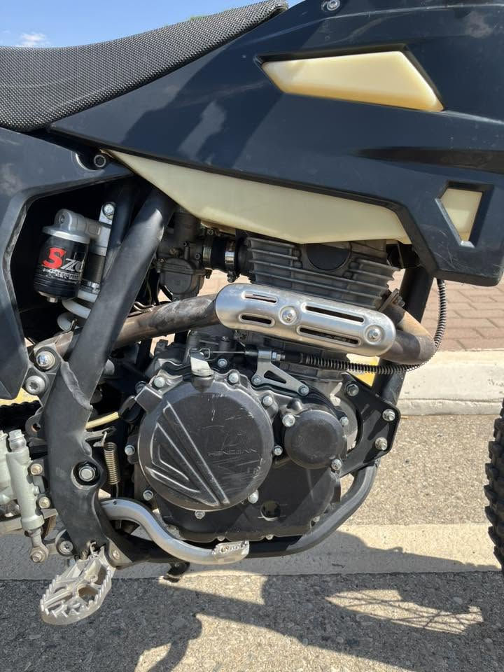 بۆ فرۆشتن له سلێمانی s1. 250cc. ٤ وه لف ٦ گێڕ  مۆدێل ٢٠٢٥ به س. مه كینه ی. كراوه ته وه هیچ عه یبی نییه كاره بای و شانسی و. گشت گیانی. به شه رت  نرخی ١،٢٠٠،٠٠٠ مه عامه له  ***********
