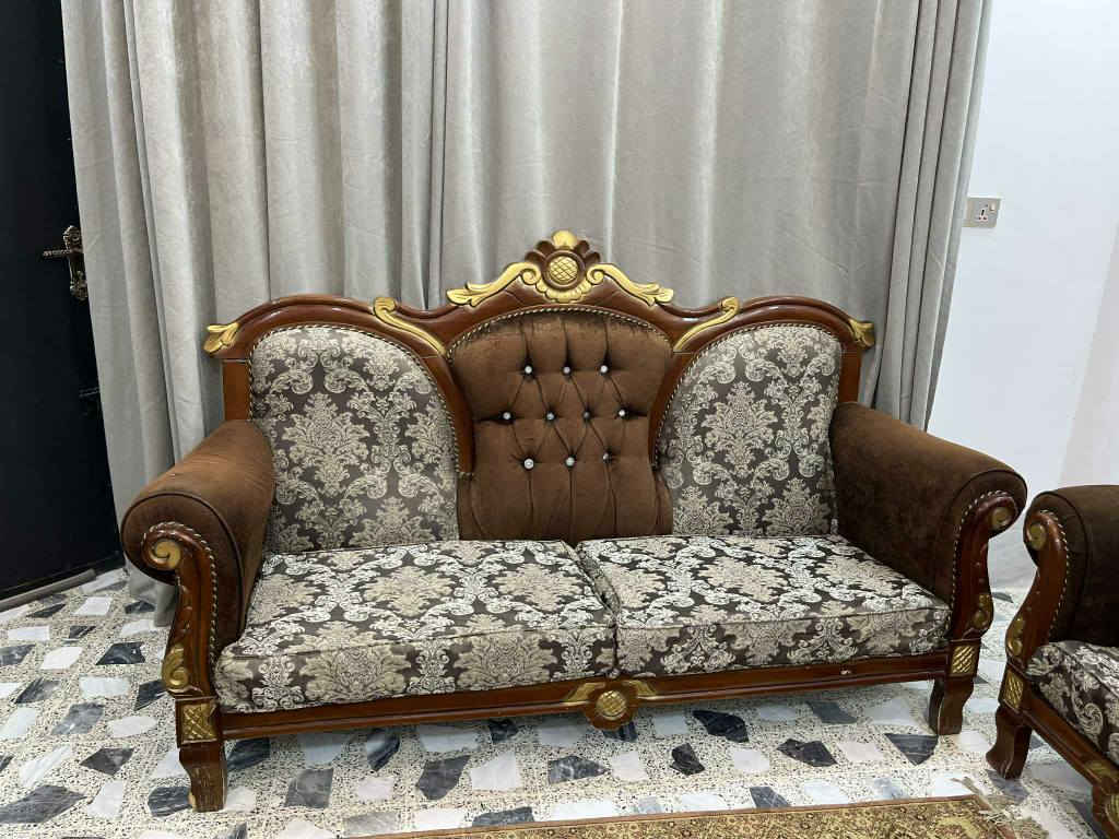 طخم تركي ملكي 8امتار 
يتكون من 4كراسي وقنفتين
الصوره موضوحه كدامكم حبايب
الي يحب يجي خاص ويدلل غوالي
السعر 300وبي. مجال الكم تحياتي
*********** موصل, نينوى
