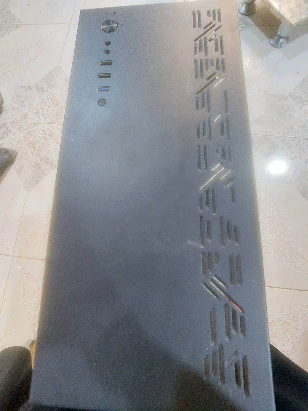 pc للبيع  سعر 100الف قفل