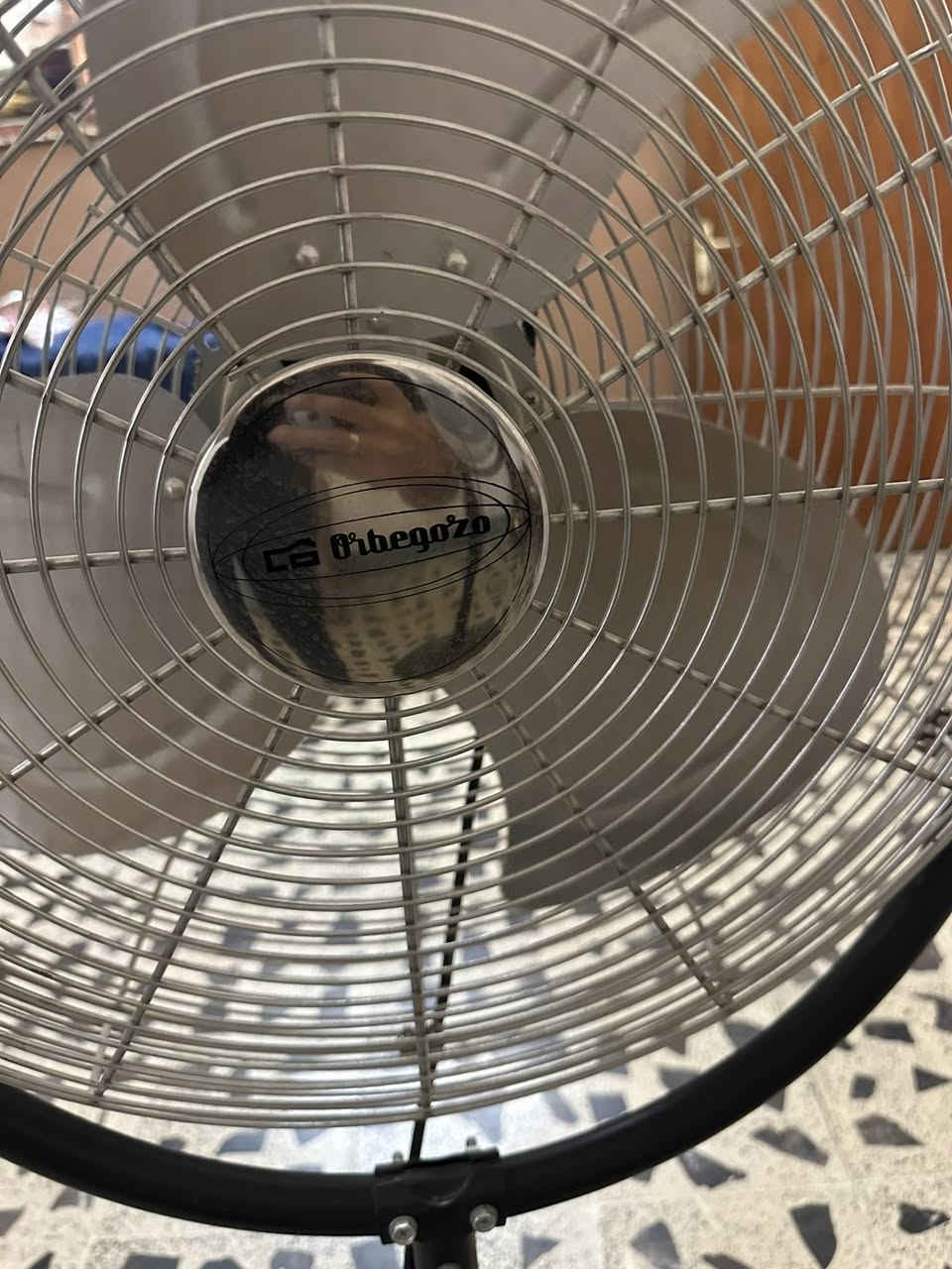 مروحه للبيع نظيفة جداً استعمال قليل  السعر ٤٠الف  *********** كهرباء مو شحن
