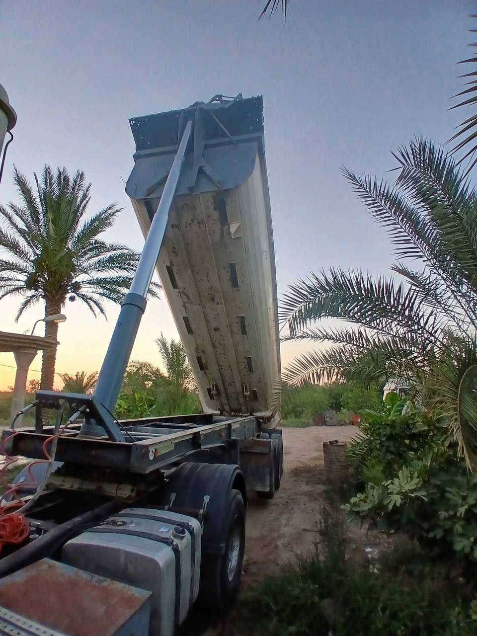للبيع مان صقر محمرك 460 
رقم انكليزي اديالى
 بسمي شرط التحويل
مسجله ذا جوانب متحركه
الاتصال 
***********
***********
