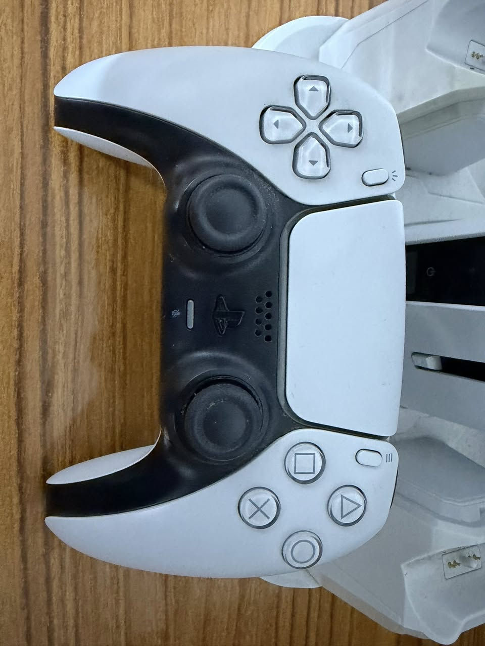 بلي 5 سلم كلش نضيف استخدام قليل ذاكرة 1 تيرا كل محلقاته كلها موجوده وياه يو بي اس و مروحة تبريد وبنفس الوقت شاحن جوستك الجهاز كلش نضيف 
السعر 700 الف 
العنوان الحرية قرب ساحة عدن او الهايبر ماركت 
***********
