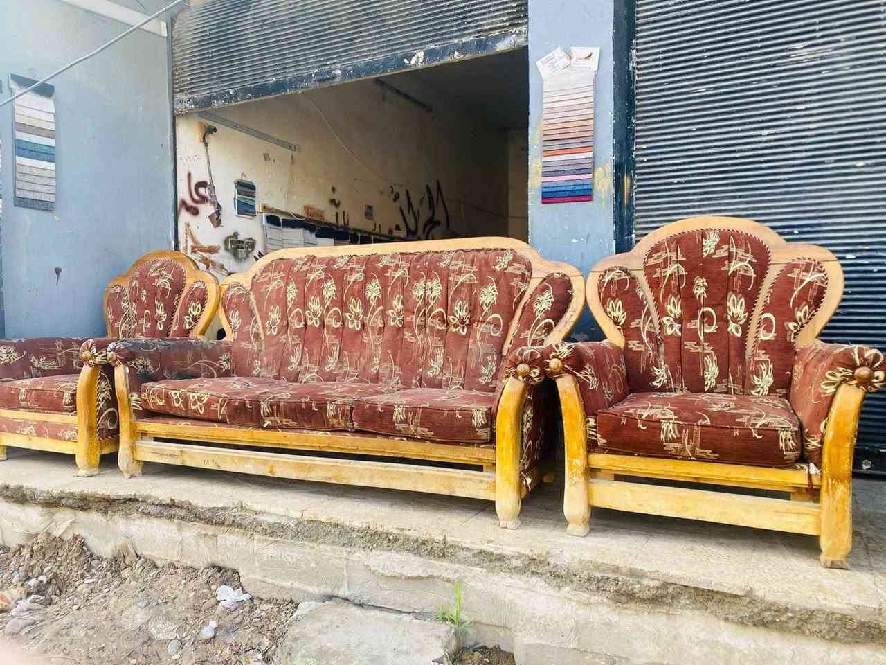 السلام عليكم اخواني الاعزاء اليوم عندي هذين الخمس نفرات ثلاث قطع للبيع سعر جدا مناسب قماش هن تعبان يعني  يتحطن بحديقه مكلف بالنشر وهاي ارقام للي يحب يتواصل
*********** 
***********
