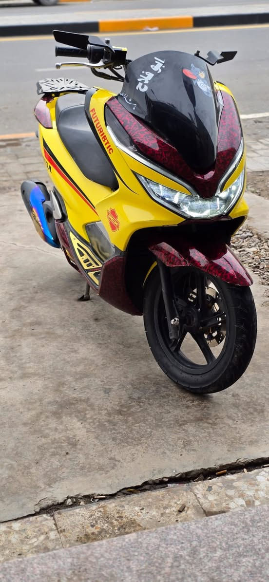 السلام عليكم

دراجة بي سي اكس جيل ثالث كوري ماشية ٢٣ مكفولة كفالة عامة دراجة مرتبة وصارف عليها هواي والله///
//قبق راديتر تزويد/

واقية صالنصة تزويد

مري شبح

قبق شوتة 

قطرة دهن 

دوسات تزويد 

موشمة كاربون احمر 

وبعد هواي شغلات 

سعرها ١٦ ورقة وبيها مجال. بغداد حي اور
 *********** متواجد واتساب واتصال
