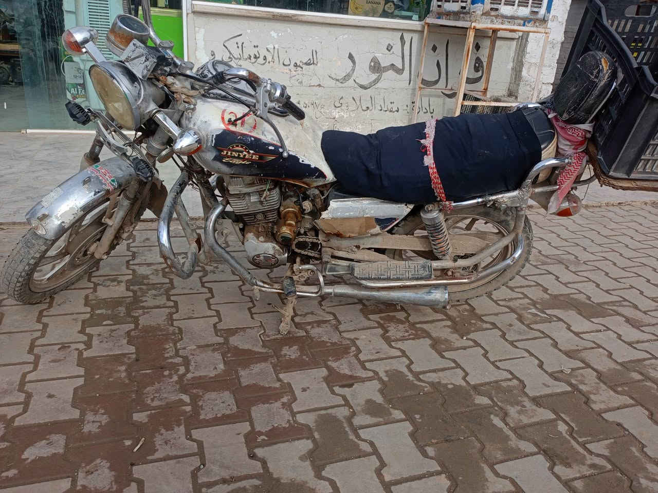 السلام عليكم الموطور للبيع المحرك معمر جديد الويالة جدد الدبلات خلفي جدد مثل ما موضوح بل صورة والسعر 225 وبي مجال للطيبين والاتصال ***********
