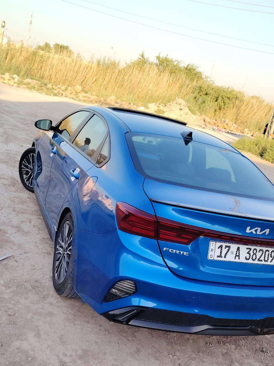للبيع: كيا فورتي (سيراتو) GT-Line موديل 2022
• المواصفات: وارد أمريكي، فئة GT-Line الرياضية
الأصلية.
• المحرك: 2.0 لتر، نظام IVT اقتصادي جداً.
• اللون: أزرق مميز (تيتانيوم/بيبسي).
• العداد: [ 98000 كيلو متر].
• المواصفات الخارجية: ويلات 17 مكحلة، فتحة سقف، جناح خلفي، إضاءة LED كاملة، بصمة تشغيل وبصمة أبواب، 
• المواصفات الداخلية: ستيرن D-Shape رياضي، كشنات جلد وقماش GT-Line، شاشة كبيرة, نظام رادارات كامل (تحديد مسار, نقطة عمياء، مانع تصادم).

• الرقم: مرقمة جديد بدون غرامات 

الهاتف ***********
