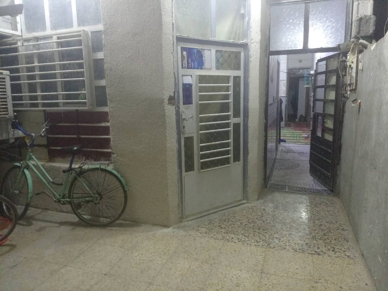 بيت منطقه الاصلاح بجهه الجامع البيت 100 متر بغرفه استقبال مطبخ بيت مسلح قاعيه كاشي بيت كامل شارع تبليط مجاري وكهرباء ومي السعر ماله 35 في مجال شيء قديم *********** نقار مالته 117
