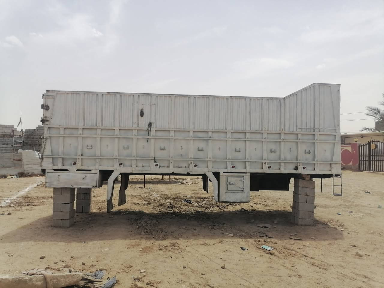 سلامو عليكم للبيع بدي طول ٧٥٠ مكاني ديوانيه رقم ***********
