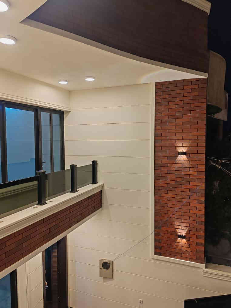 دار للبيع المساحه ١٢٥م واجه ٨.٥م الاعظمية قرب جامع الصديق شارع عريض مع رصيف قريب على جميع الخدمات يحتوي على أربع غرف نوم مع حمامين مع كراج السعر ٥٦٥مليون للاستفسار مكتب الشمم الهندسي للمقاولات والاستثمار العقاري *********** *********** بغداد
