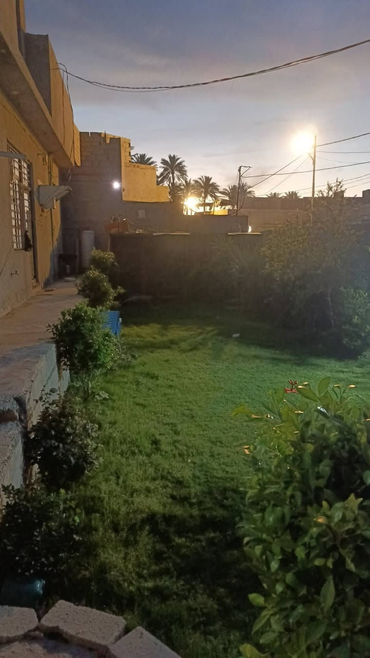 بيت للبيع
المساحه( ٤١٢)  متر مربع

بناء ٢١٢متر حديث + ٢٠٠ متر حديقه

واجهة المشروع 
الاتصال صاحب الدار
 ***********

