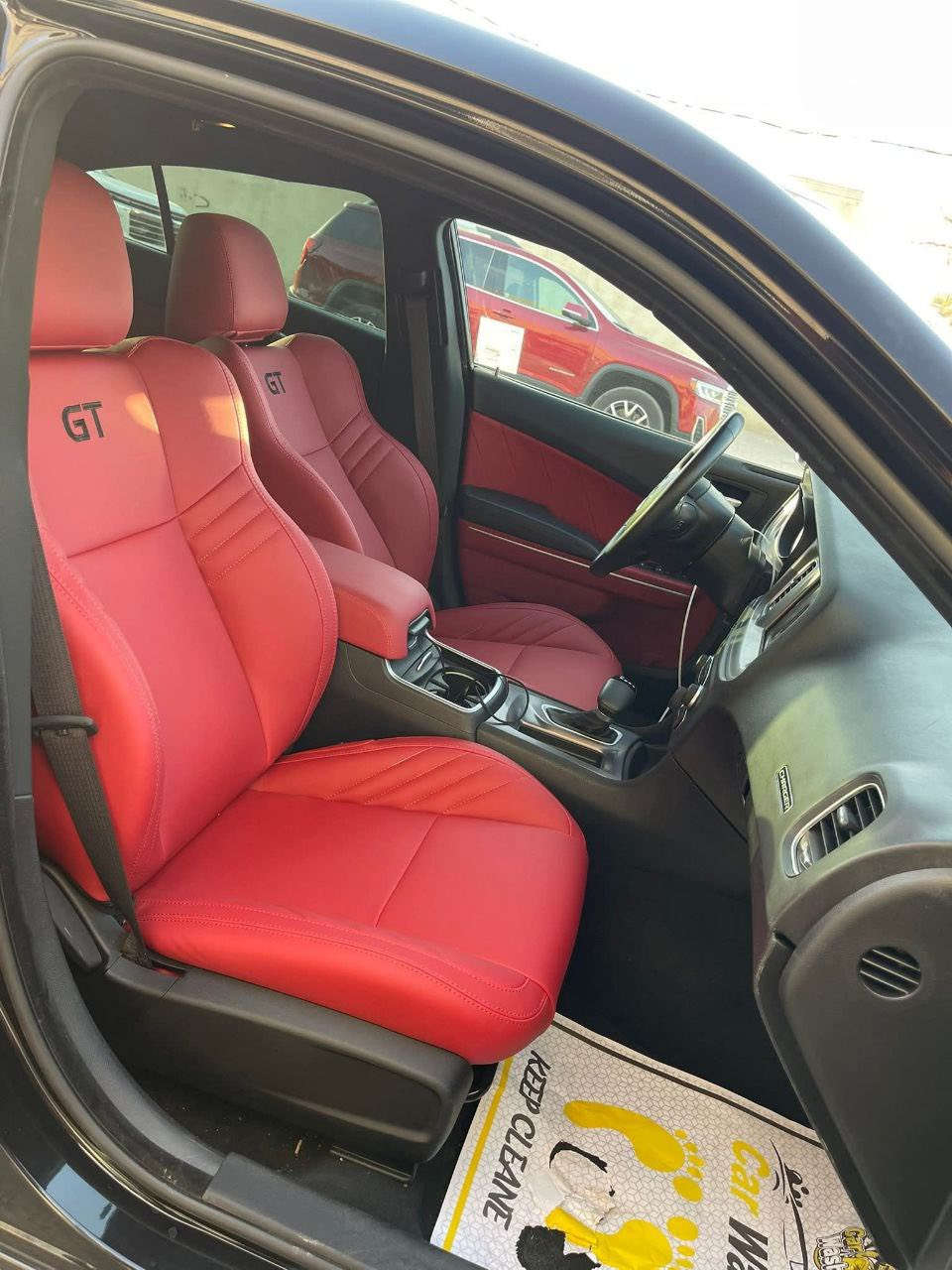 السلام عليكم
دوج جارجرGT موديل 23 وارد امريكي 
ضررها بونيد فقط
بدون رقم تترقم أي محافظة غير الشمالية
ممشاها 10 الاف مايل
مكانها ميسان 
مواصفات Gtمعروفة 
مكينتها 3.600
رقم :***********
او خاص
