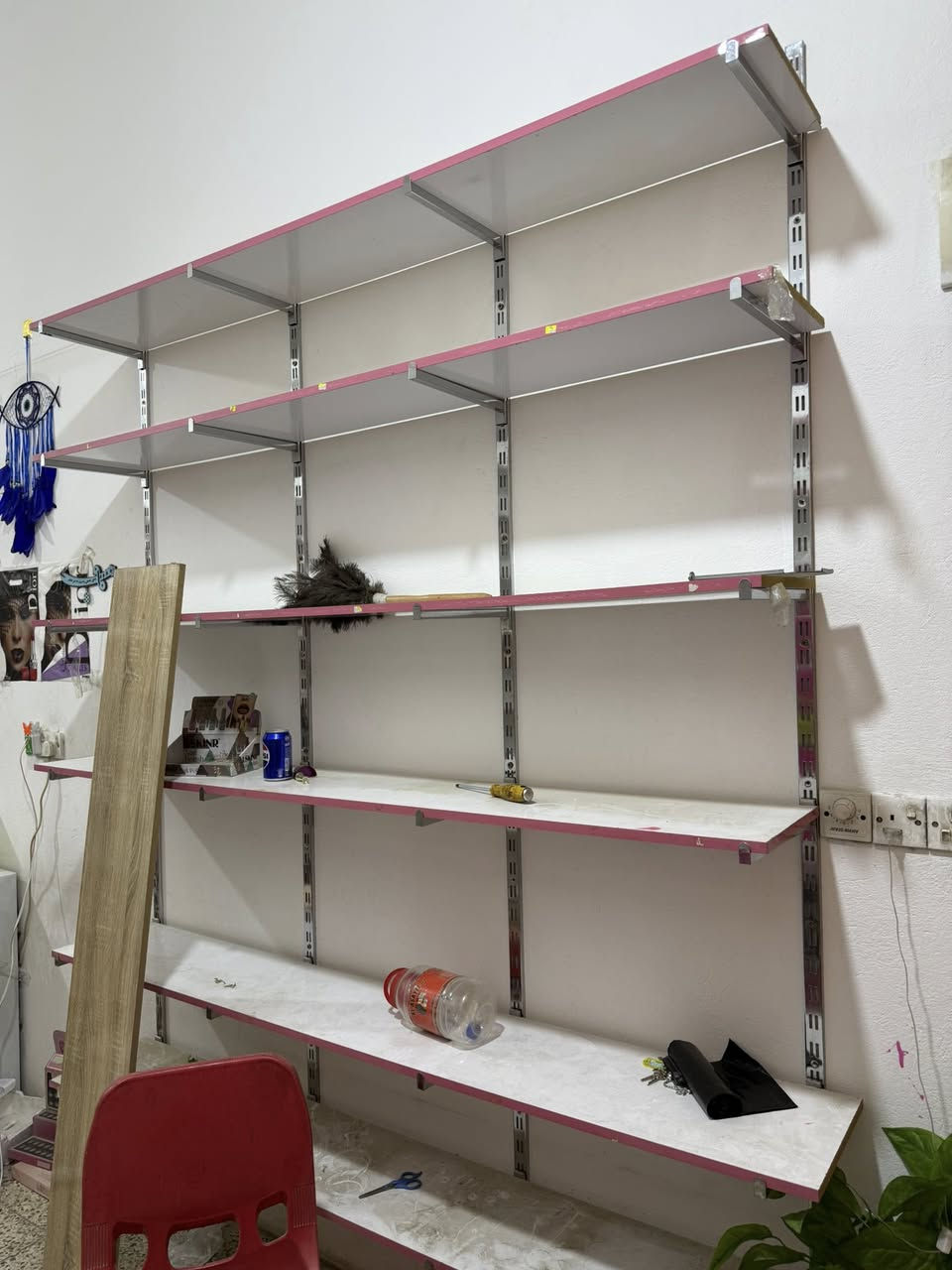 السلام عليكم 
فاترينات جددد. استعمال شي قليل. يعني أخت الجديد. العدد 5. للبيع الوحده ع 50 قفل. 
ورفوف  وسجه هم موجود 
مكاني بغداد مدينة الصدر 
***********
