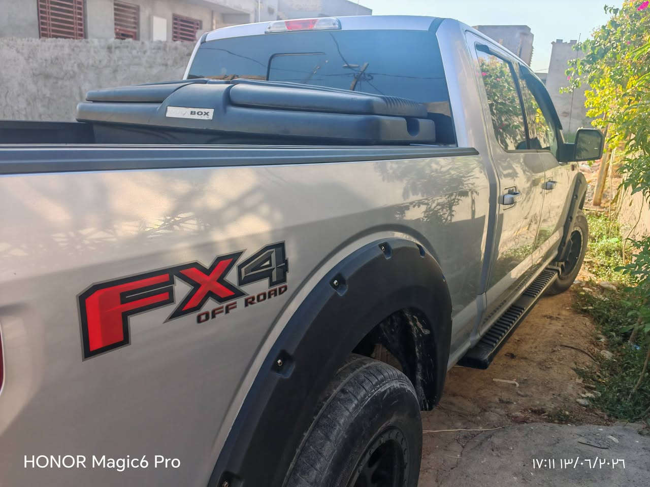 فورد f150  لاريات محدثه رابتور 2016 فول مواصفات محرك 5.0 /8اسلندر داخله اكلين اهنا بيه جاملك تبديل بسبب ستوته
بدون اي دواخل ولا ايرباك 
سقف بانورتما قطعتين
جامه خلفيه كهرباء
شاشه كبيره
گير طرح
كشنات كهرباء مع تدفئة
حساسات خلفي وامامي
نقط عمياء
باب طويل بدي طويل
منضومة غاز اصليه جوه السياره بمكان السبير
ماشيه ١٨٩ قابل للزياده
كير محرك حدادية تبريد مكفولات
اضائة محيطية بالمري
لايت عالي وناصي ليد اصلي
كامره دواره
السعر ١٩٧ بيه مجال
او مراوس بسياره اقل 
***********
