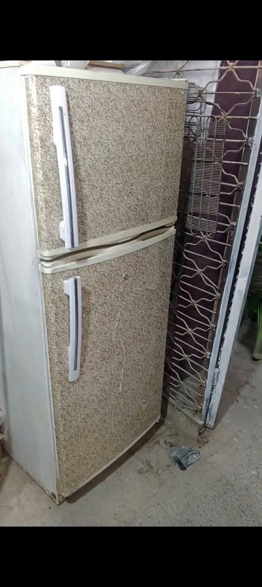 عندي ثلاجه ١٤ قدم كونكور سعر١٠٠الف ومجمده ١٠قدم ١٠٠الف شغالات شرط التجميد للبيع واذا اثنينهم ب١٧٥الف   ***********ابوغريب شقق الالبان
