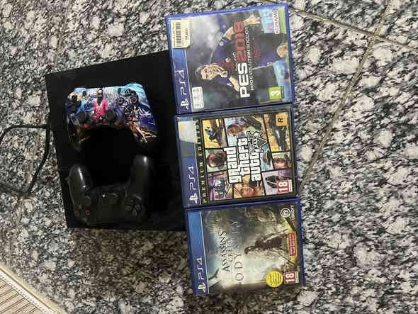 السلام عليكم 

بلي 4 فات نضيف مع 3 اقراص و جوستك 2

السعر 180 الف

اذا مع اليوبي اس تايكر 1500 يصير ب 220 

تواصل ***********
