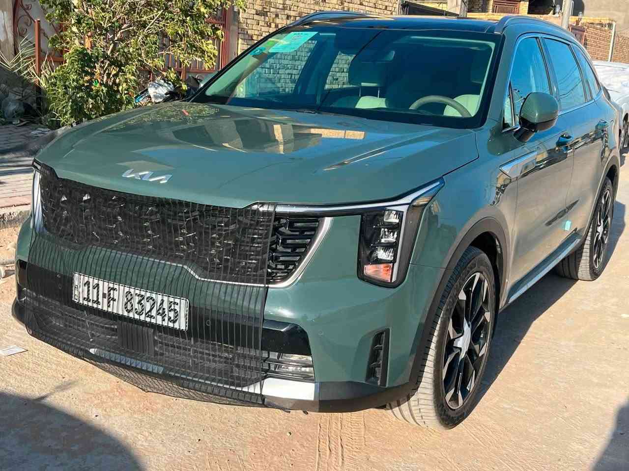 للبيع | كيا سورينتو V6 بانوراما – 7 مقاعد

🚘 السيارة باسم المالك مباشرة

المواصفات:

* محرك 6 سلندر (V6)
* فتحة بانوراما
* رنقات قياس 20
* داتا شو
* 4 كاميرات
* 7 مقاعد مخمل
* الكراسي الأمامية كهربائية
* تبريد للمقاعد الخلفية (بردات جانبية)
* أربع جامات أوتوماتيك
* رادار أمامي وخلفي
* حساسات أمامية وخلفية
* تشغيل عن بُعد
* دخول ذكي (بصمة)
* تحريك السيارة بالريموت للأمام والخلف
* باب صندوق كهربائي

📍 الممشى: 15,000 كم فقط

✅ صيانة مجانية وتبديل زيت لمدة 3 سنوات أو 60,000 كم لدى وكالة كيا الدولية.

📞 للاستفسار: 780 303 8632


**إذا كنت صاحب هذا الإعلان وتريد حذفه لأي سبب، رجاءا أرسل رسالة إلى الدعم الفني**