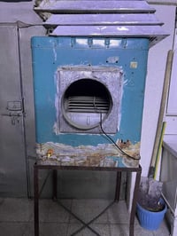 مبرده هيه والميز مالته كامله وياه دكت 07709759394 بغداد الحريه السعر 7...