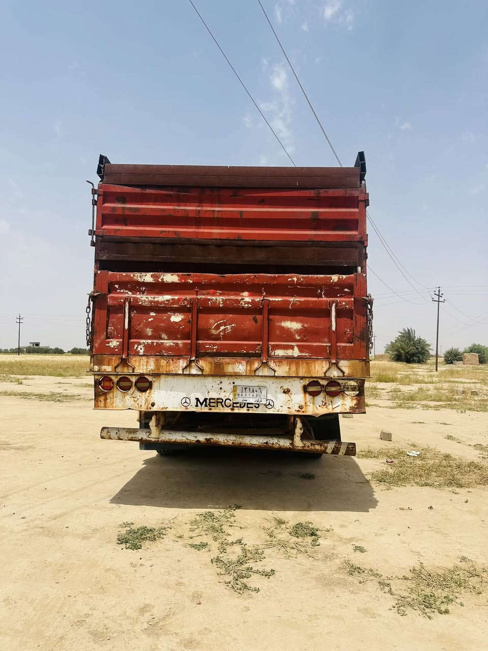 السلام عليكم للبيع عربانه حداديه ثلاث دناكير جاهزه تخم تاير كهربائي كلو شغال بنز كلو جديد صناديق تانكي ماء تشيل ٥٠طن حنطه وفوك جاهز السعر٦٥وبي مجال ***********
