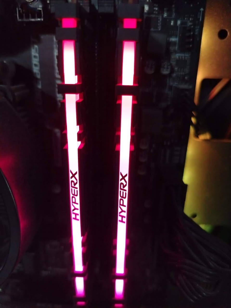 حاسبه خرافيه مال العاب ومونتاج وبسعر كلش مناسب
GPU: RTX 2060

CPU: AMD Ryzen 5 3600 6-Core

MB :B450 GAMING PRO

Memory: 16 GB 3200

Disk: HDD 1TB + SSD 512GB

Lexar

Power: 650W
وبس بسعر ٥٥٠ الف تشغلك كل شي
مكاني بغداد الدوره حي المعلمين 
رقمي ***********
