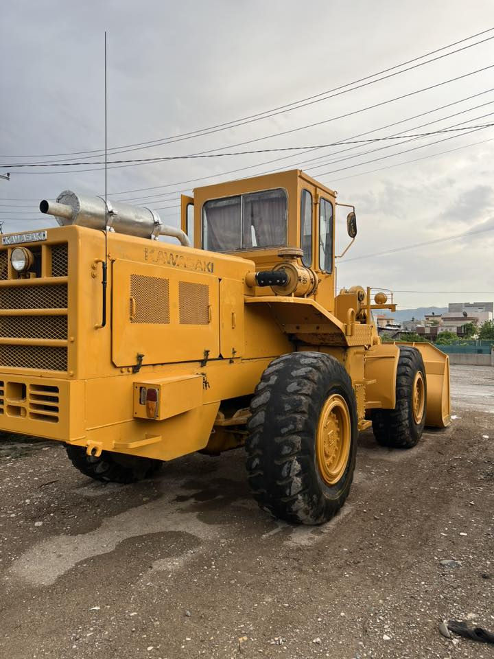 شفل 80 موديل 82 
ساعات عمل 9 الف رقم نينوى
سجين بلادي جاهز جديد  بس كيله صبخ
مكان زاخو   ***********
