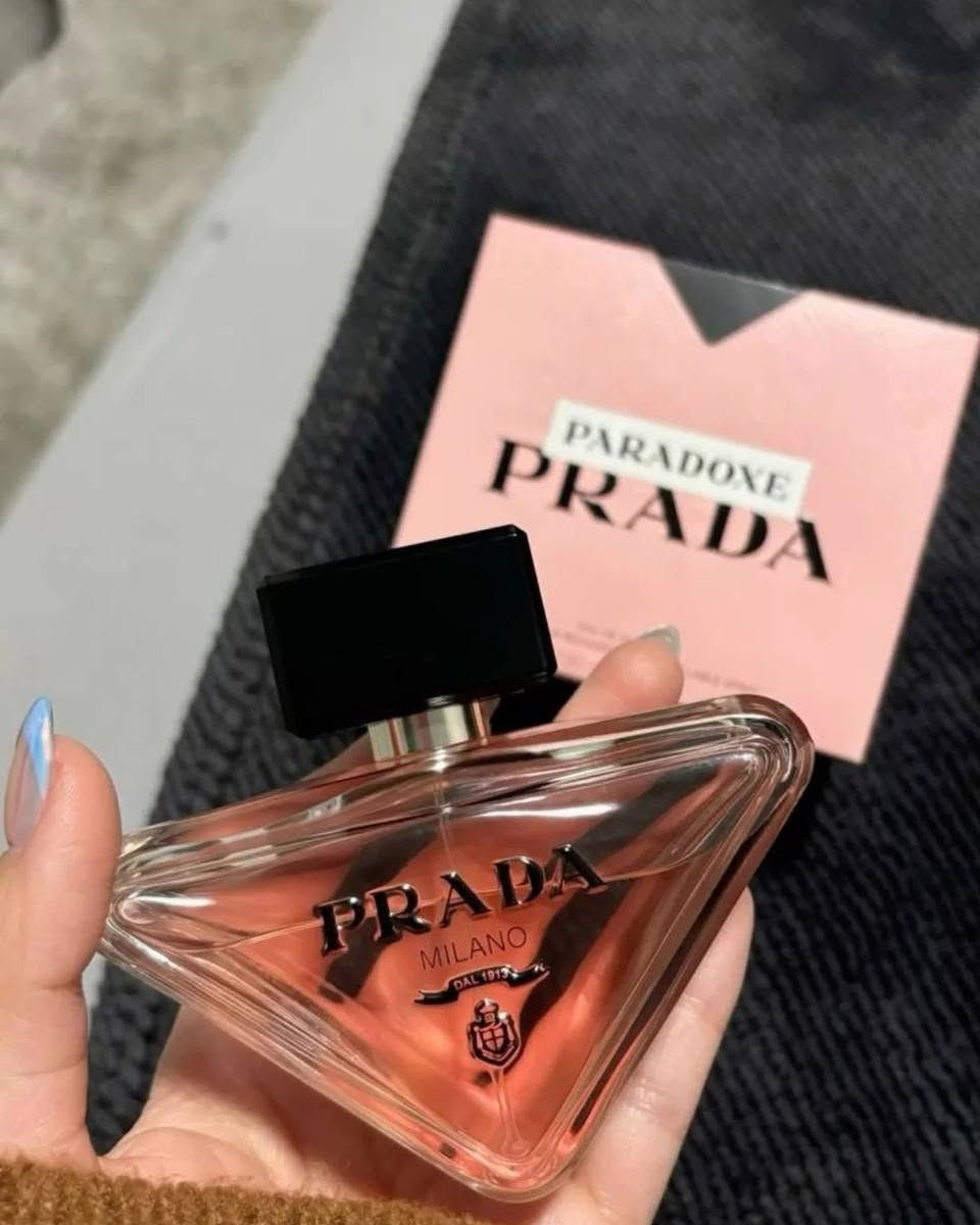 عطر رادا الفرنسي 🇫🇷 Prada Paradoxe Intense
لو تحبي عطر يلفت الانتباه من أول رشّة ويخلّي أثرك باقي حتى بعد ما تمشي 👑
Prada Paradoxe Intense معمول للمرأة الجريئة، الواثقة، واللي تحب تكون مختلفة دايمًا 💗

🌸 مكونات العطر:
 • الافتتاحية: زهر البرتقال – انتعاش وأنوثة من أول لحظة
 • قلب العطر: ياسمين مركز – فخامة ونعومة تلفت
 • القاعدة: فانيليا دافئة + عنبر + مسك أبيض – ثبات عالي ولمسة أنثوية مغرية 🔥

💎 العطر قوي، فخم، وثابت…
يناسب السهرات، المناسبات، وحتى الأيام اللي تحبي تحسي فيها إنك مميزة 💫
المنشأ فرنسا 🇫🇷

السعر ١٤ الاف


**إذا كنت صاحب هذا الإعلان وتريد حذفه لأي سبب، رجاءا أرسل رسالة إلى الدعم الفني**
