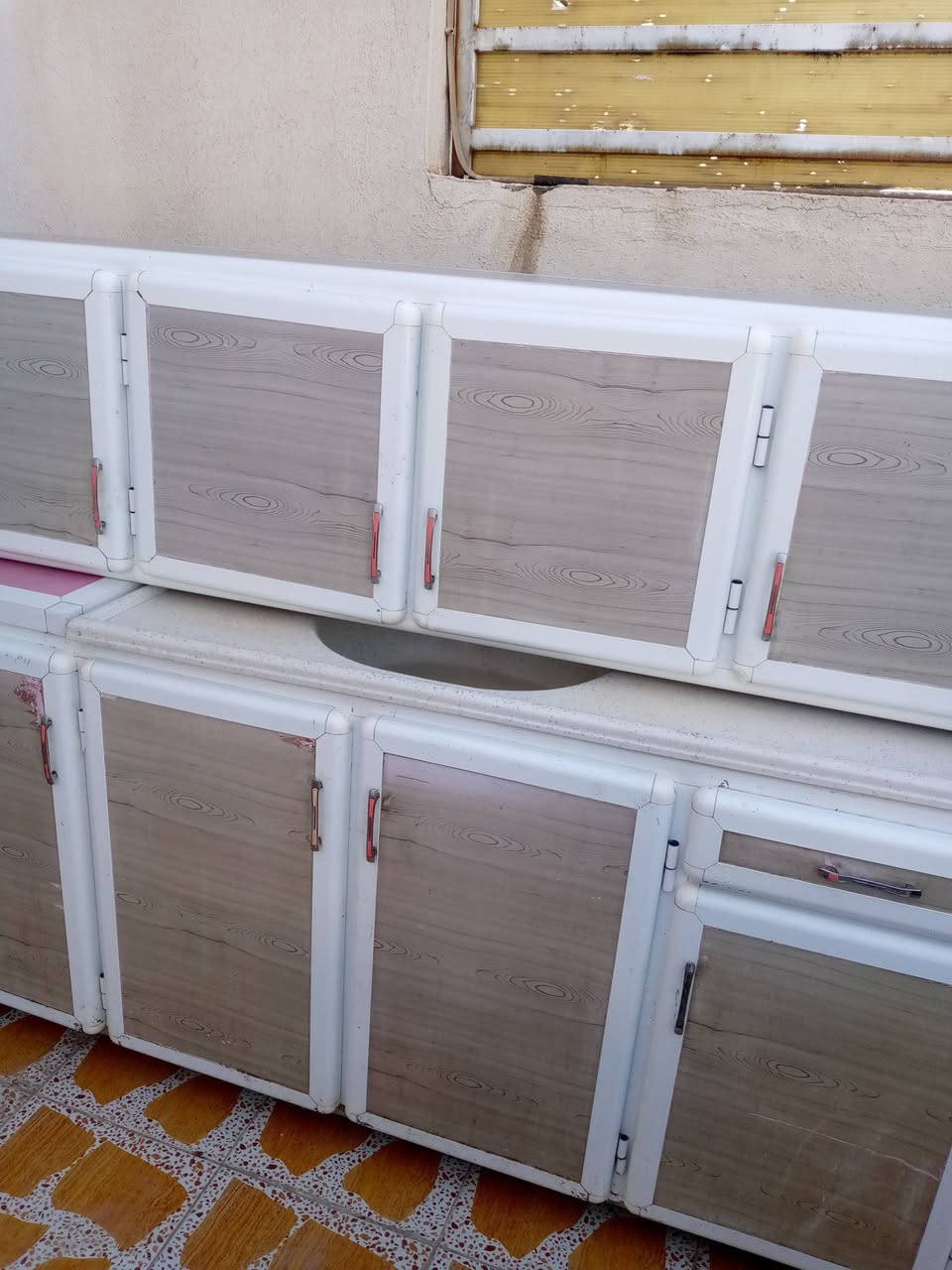 للبيع ثلاث كاونترات وطباخ وزوليه السعر 650اربيل***********
