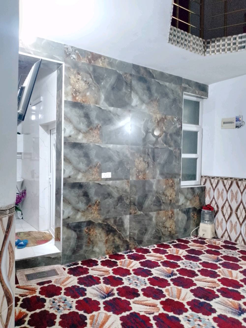 بِسْمِ ٱللَّهِ ٱلرَّحْمَـٰنِ ٱلرَّحِيمِ
‏{إِنَّ اللَّهَ هُوَ الرَّزَّاقُ ذُو الْقُوَّةِ الْمَتِينُ}
‏🏠 فرصة مميزة – دار للبيع 🏠
‏📍  الموقع: خلف بانزين خانة اضواء بابل شارع 80 

‏📐 المساحة: 150م²
‏📏 الواجه 15نزال 10
‏📄 جنس العقار: طابو زراعي 
‏✅ سند 25 _ تحويل مباشر
‏💰 السعر خاص 
‏‏📞 للاستفسار الاتصال:
‏☎️ ***********حسين فاضل 
‏☎️ ***********عباس بلاسم 

🖊️للتنويه يمكن ان يتبقى مبلغ قدره 5 مليون في ذمتك ووتقم بالتسديد كل شهر 500الف 

‏الخدمات:
‏ماء_مجاري _كهرباء_ تبليط قيد الانشاء 
‏
‏🛣️عنوان المكتب:
‏شارع 80 قرب مستشفى المستقبل.
‏
‏💯🔥اذا كان لديك دار او قطعة ارض للبيع او ايجار نحن نقدم لك العرض فقط راسل الصفحة او الاتصال على الارقام في الاعلى.
‏