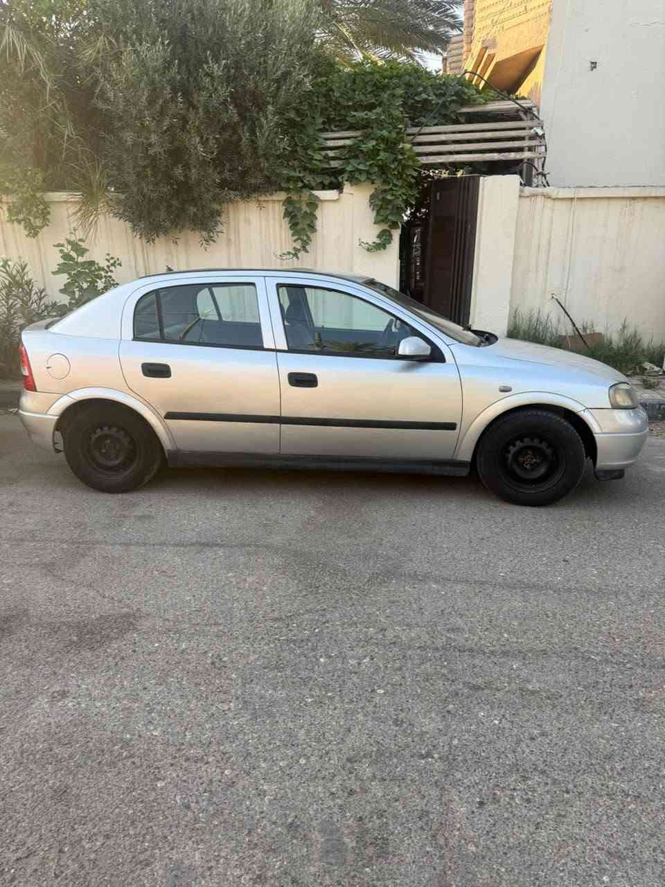 اوبل استرا 
٢٠٠٢ 
صبغ عام جماليه بسبب الجراد فقط
تبريد شغال ثلج 
ادامه كامله 
تحويل مباشر بأسمي السياره
مكاني واسط
السعر ٥٢$
***********
