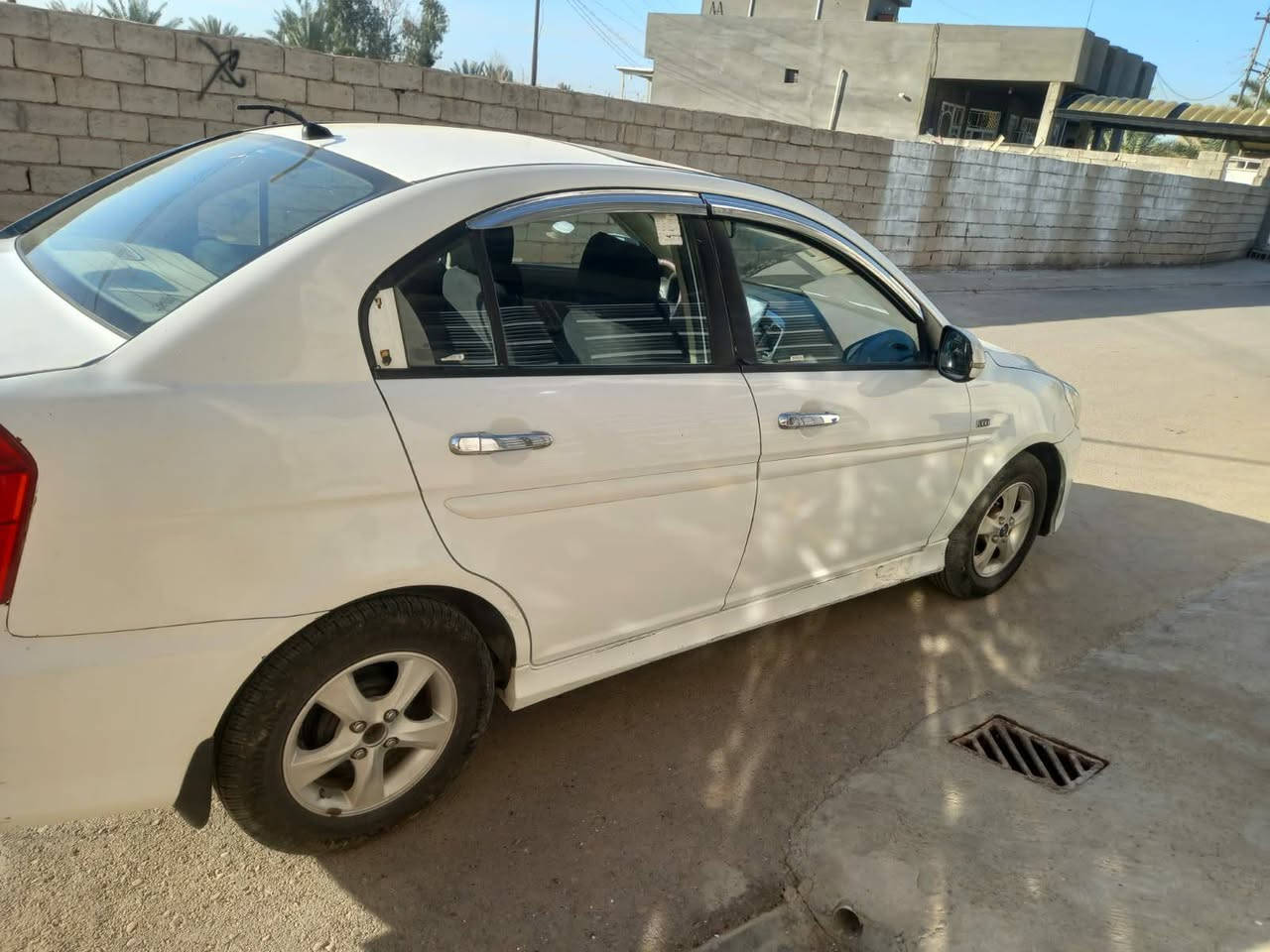 السلام عليكم للبيع سياره اكسنت موديل ٢٠١١ سياره خير من الله محرك وكير مكفولات تبريد ثلج رقم بغداد بسمي تخم تاير كامل مواصفات تنته وشاشه سياره مابيهه اي ضرر فقط تبديل شركه سياره خليجيه السعر ٨٠ وبيهة مجال الاتصال ***********
