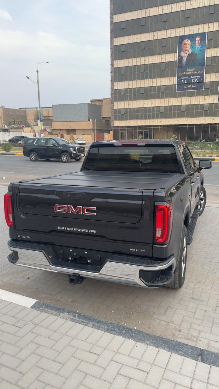 السلام عليكم جمسي سيرا للبيع سياره لون جديد متغير مديل 2023 
1 تبريد كشنات و تدفاء 
2 سياقه ذاتيه رادرات 
3 تحديد مسار 
4 شحن لاسلكي 
5 بدي قطعتين درج و يده مساعد 
6كير طرح 
7 شفتات ستيرن 
8 تحكم ستيرن جهتين 
9 قاصات
10 شاشه كبيره 
11 محرك 5300
12 رقم بغداد 
***********
سياره حلوه السعر 380 و بيه مجال قليل وارد امريكي سياره حادث جاملغ وبنيد
