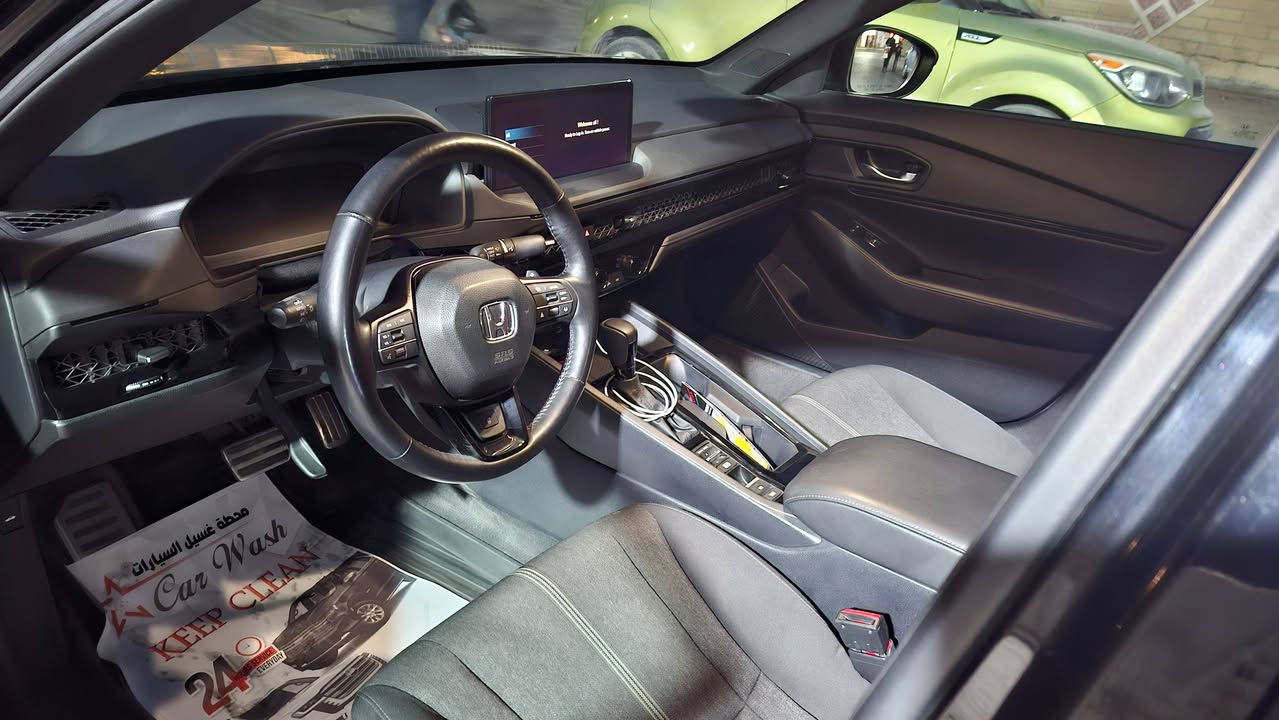 هوندا اكورد 2024 سيارة نظيفة كلش ومعتنين بيها اخت الزيرو ضربتها بابين مثل ما موضح بالصور والسيارة مكفولة مكينة كير تبريد كهربائيات المواصفات سبورت تدفئة كشنات وستيرن كشنات كهرباء تدفئة مراية جانبية رادارات فتحة سقف مثبت سرعة تكيفي كامرة خلفية 3  وضعيات دخول ذكي تشغيل عن بعد صندوك كهرباء تشغيل عن بعد ماشية 16000 كيلو وقابل للزيادة البسيطة

سعرها 215 وبيها مجال بسيط للجناية مكان السيارة حي الجهاد 
رقمي ***********
