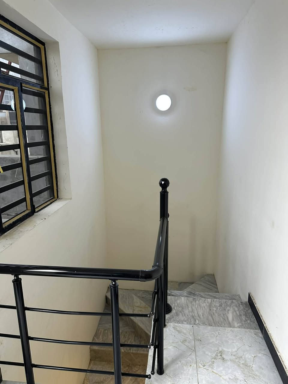 يا الله
دار للبيع حي الاعلام
قرب مجمع الرحاب
بناء سنة 2025
50 متر 
وجهه 5
نزال 10
2 غرف نوم وخدمات
وصاله ومطبخ
‏الاستفسار

‭0772 479 2413‬
