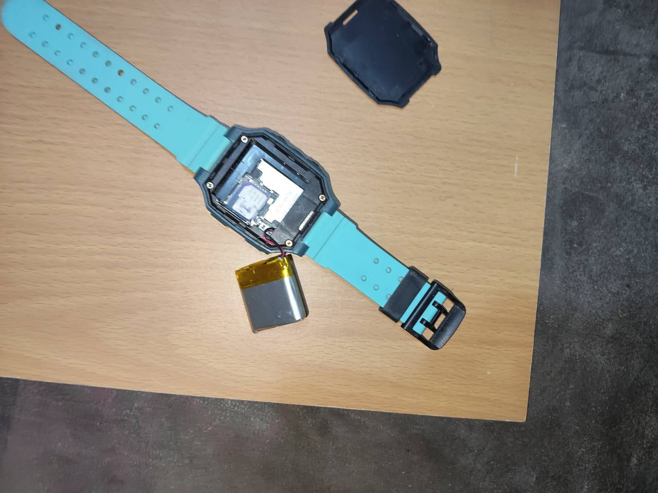 عني روترات محموله جوكر على اي خط شحن 5ال 6 ساعات وأكثر واحد شغال مكفول نضيف 
الثاني الشاشه كاتبين ماله بس شغال وكنك والثالث مابي شاشه بس يشتغل 
وعندي موبايل الف ويه القديمة كلش باب أول شغال وحلو ونضيف وعندي ساعه ونفس الوقت مكالمات رام وفلاش وبلتوث جبيس تحديد الموقع شحن سريع وقوي تشحن كلكسي سيمكارت سماعه لون مميز مطاط السير طبي عسكريه مدينه تنليس  ... بور بنك اصلي يسخن 3 اجهزه وكثر وبي لايت وشحن تابسي 
مقبلات عدد 2 اصليات فدشي راقي  الشراي اله وياهن هادئه لو اكثر كلهم شلع بدون عمله وسعر اخو البلاش والله 60 الف قفل مكان بغداد الحسينية الشراي يجي خاص او يتصل هذا رقمي ***********
