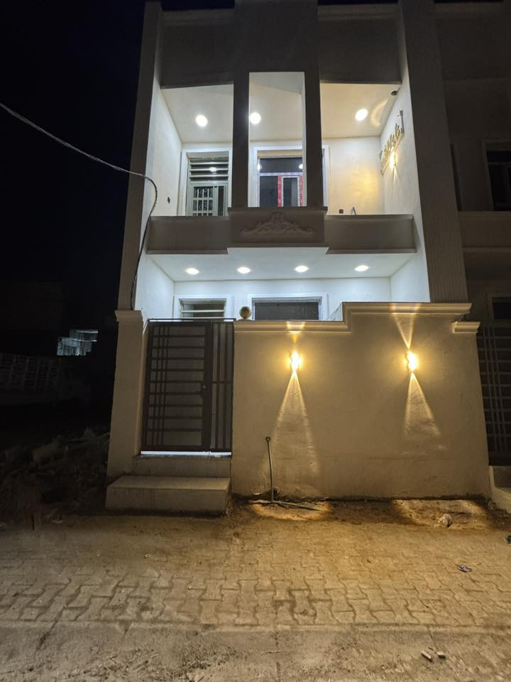 السلام عليكم بيت للبيع 50 متر بناء حديث مفاتح منطقه كامله الخدمات ماء مجاري كهرباء وتفاصيل داخل الفديو مكانه الدوانم شارع بيت حجي عنيد للستفسار هـ ***********// ***********
