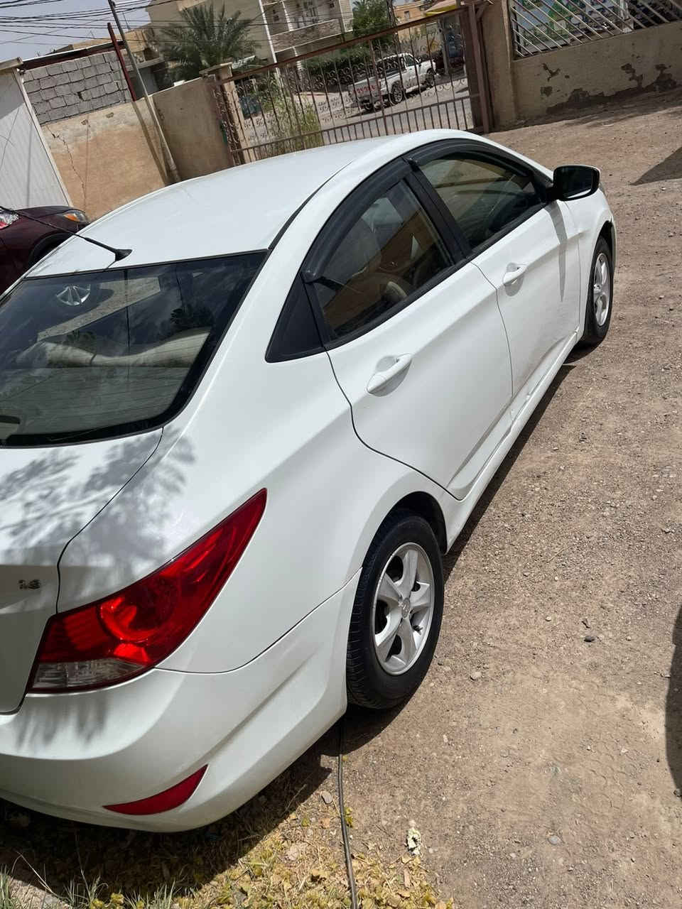 اكسنت ٢٠١٥ خلجيي بغداد
١٦٠٠ دبل قطرة 
شاشة كاميرا خلفية ايرباك
مابيها شي مبدل 
معدل عالبارد وصبغ للطخات قليل كلش وعالسونار
ماشية ١١٩
مكان السيارة ديالى/ بعقوبة
السعر شدة وبيها مجال جدا بسيط
*********** 
صاحب السيارة
