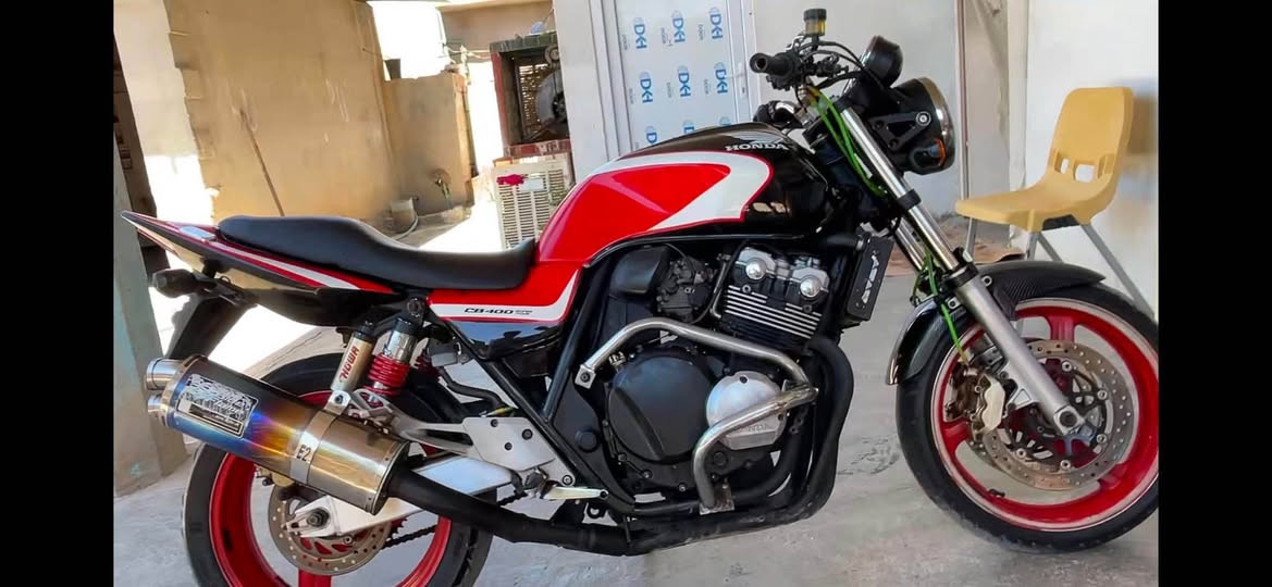 دراجة cb 400  super four VTEC 2006 كفاله عامه ماشيه 20000KM جيل ثالث *********** السعر 20 مكانة داقوق طبعن بيهة كاربون فايبر الجامرلغ الامامي و القبغ فوك زنجير طبعن الدراجة صفر  و مستعجل على بيعهة  اذا مو شراي لتتعبنة كركوك, العراق
