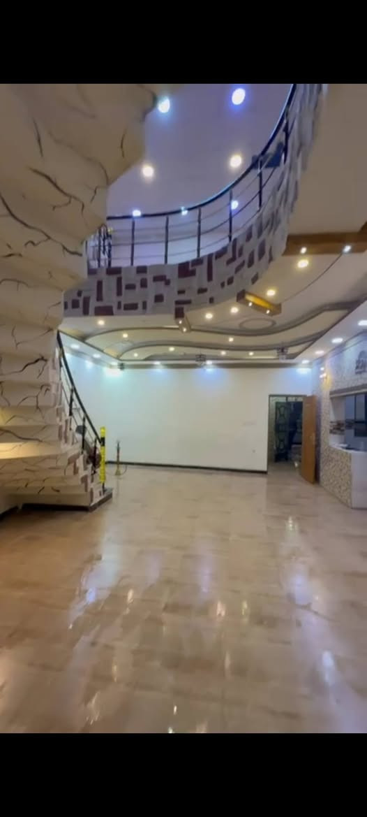 🏛️ 🔥 للبيع دار طابقين سكني فخم مميزة  في ياسين خريبط 🔥🏛️ 
📍 الموقع: البصرة – الزون الأول قرب الحديقه– 
ـــــــــــــــــــــــــــــــــــــــــــــــــــــــــــــــــــــــــــــ

🔹 المساحة: 200م²
🔹 الواجهة: 10 م 
🔷 بناء طابوك سقف كونكريت 
🔹 البناء: حديث درجة أولى
🔹 عدد الطوابق: طابقين 
🔹 يقع على شارعين فرعي 𝟭𝟬م 
🔹 الطابو: ملك صرف بدون ورثة

ـــــــــــــــــــــــــــــــــــــــــــــــــــــــــــــــــــــــــــــ
✨ #تفاصيل_الطابق_الأرضي:
▪️ غرفتين منام
▪️ صالة واسعة +
▪️ استقبال الضيوف 
▪️ مطبخ كبير + مخزن
▪️ كراج سياره 
▪️ صحيات عدد (2)
ـــــــــــــــــــــــــــــــــــــــــــــــــــــــــــــــــــــــــــــ
✨ #تفاصيل_الطابق_الثاني:
/ غرفتين 
/صاله  كبيره
/مطبخ 
/صحيات 
/ سطح 

💰 السعر 460مليون قابل للتفاوض 

ـــــــــــــــــــــــــــــــــــــــــــــــــــــــــــــــــــــــــــــ

📞 للتواصل والاستفسار: *********** –
تتوفر خدمة واتساب 
🏢 جميع الدور متوفر– مكتب مسجّل رسميًا ومعتمد قانونيًا

ــــــــــــــــــــــــــــــــــــــــــــــــــــــــــــــــــــــــــــــــ
📍 عنوان المكتب: البصرة – الأربع شوارع – شارع الرئيسي العام (قرب مدارس الأدريسي الأهلية)

🌟 #نستقبل_عروضكم_وطلباتكم_السكنية_والتجارية
