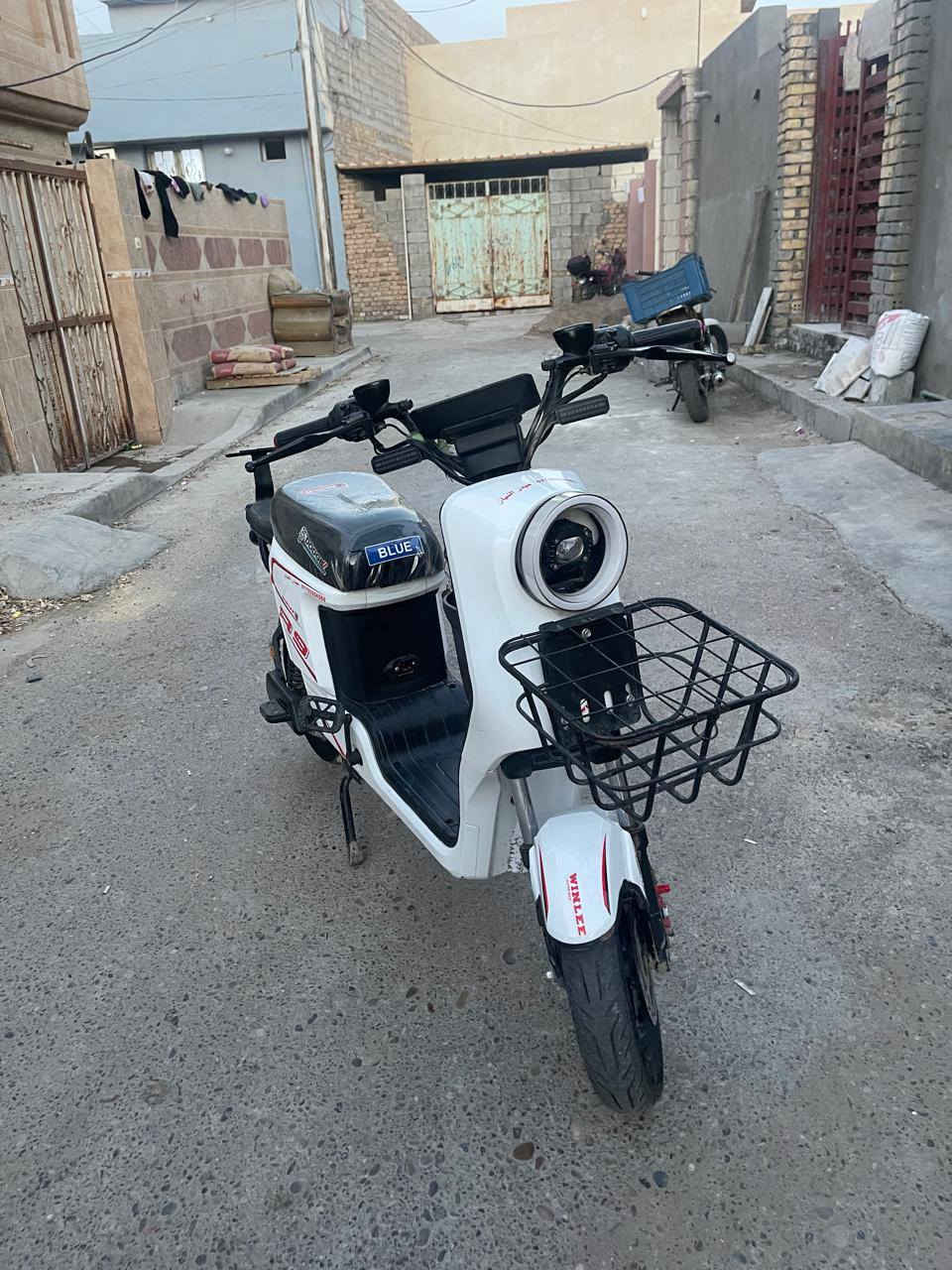 ماطور شحن للبيع سعره ٤٥٠ كامل اي نقص مابي ٦ بطاريات للعلم البطاريات جديده قبل فتره مبدليهه اصليه  ***********
