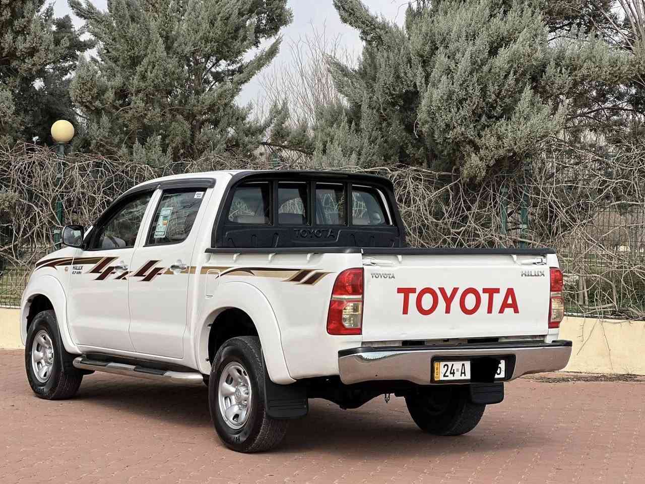 تيوتا هايلوكس
موديل 2009
سياره فور ويل 
سياره بص شبرين باب كارت بدون دواخل 
رقم و سنوي جديد سياره بدون مصرف حيل نضيف
رقم دهوك 
مكان سياره عقره📍
رقم واتصاب***********☎️
رقم كورك ***********☎️
