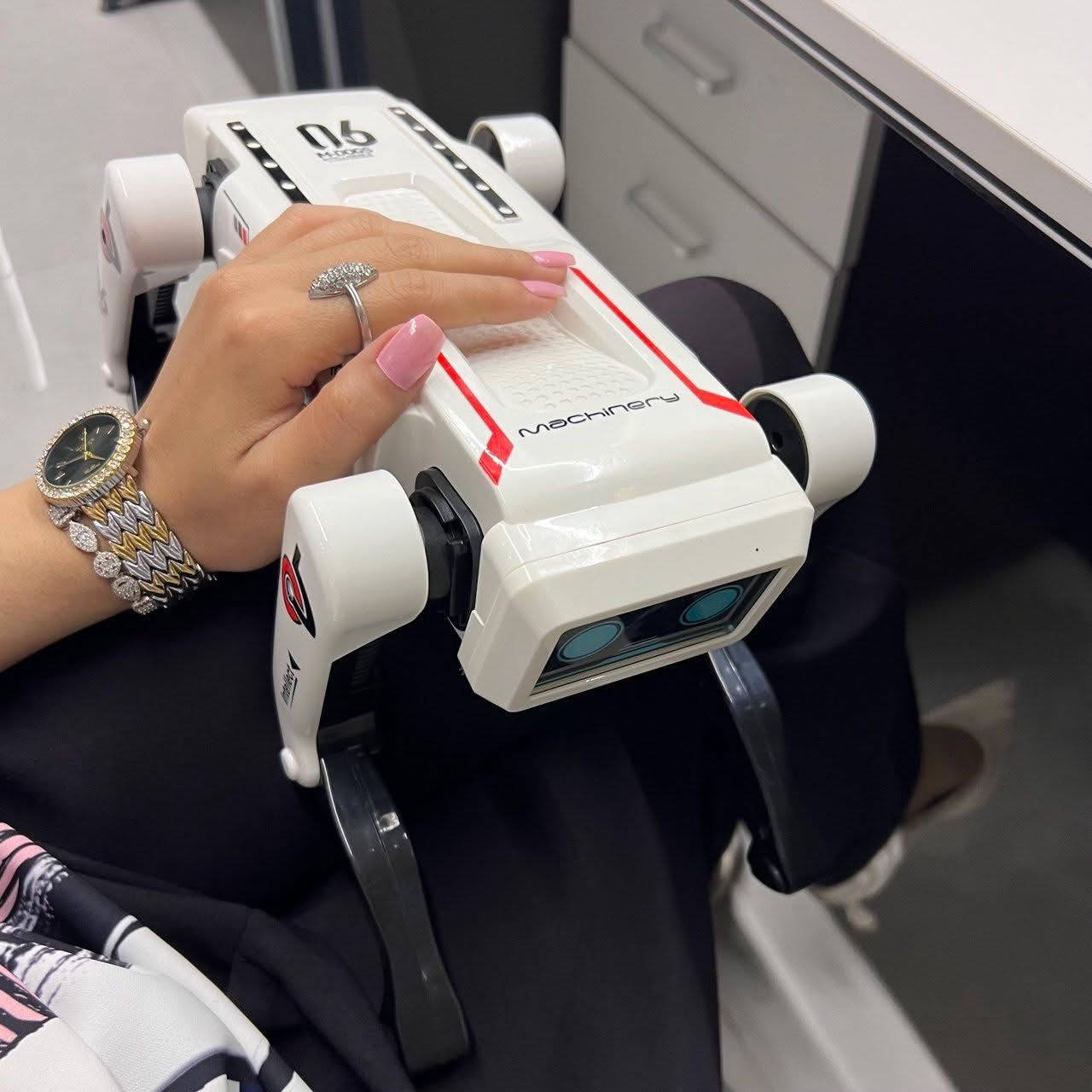 روبوت انته تتحكم بي من خلال اليده حركات فول للبيع


**إذا كنت صاحب هذا الإعلان وتريد حذفه لأي سبب، رجاءا أرسل رسالة إلى الدعم الفني**