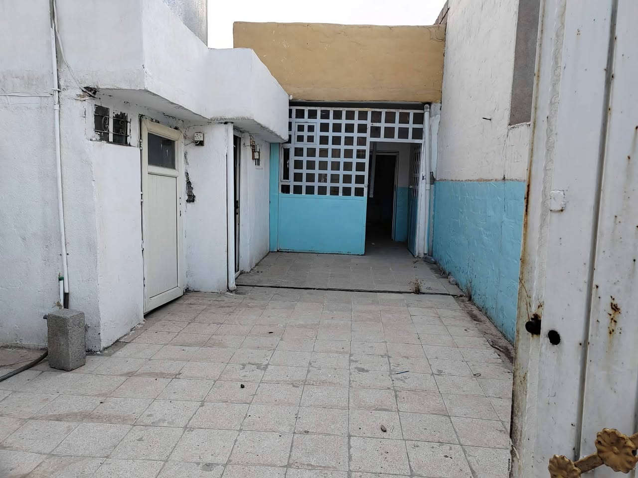 بيت للبيع حي الانتصار على شارع ثلاثين 110متر 45مليون بي مجال ***********
