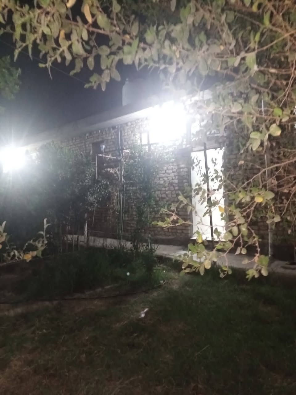 السلام عليكم
بيت للبيع زراعي منطقة البيضاء متكون من 3 غرف غرفة واحد متكونه من حمام وتواليت داخلي متكونه من استقبال وهول وحمام ومطبخ 500متر حديقه 200 متر وبناء بيت 300 متر يرجى الاتصال ***********
