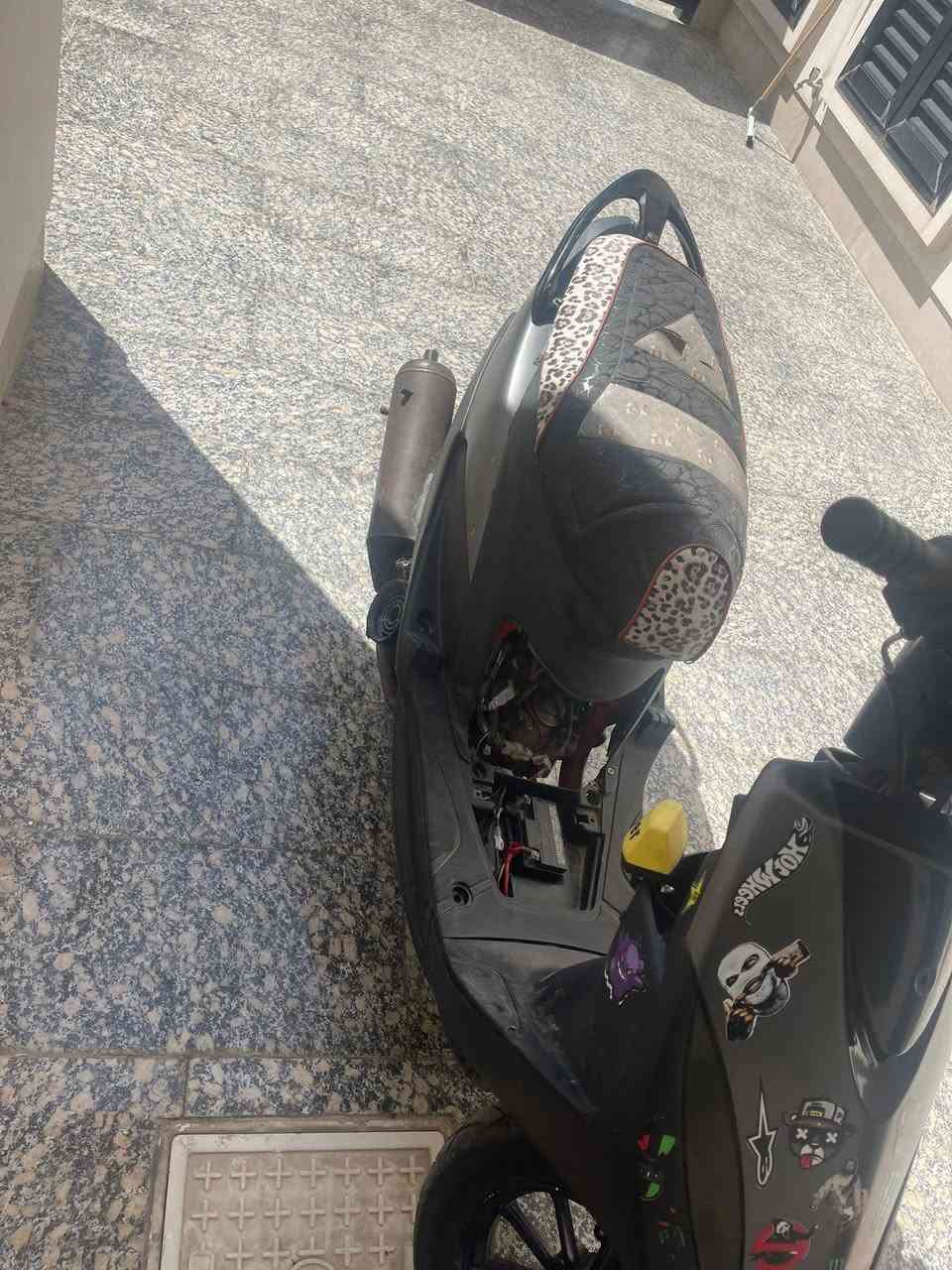 سلام عليكم دراجه ماكس عدله مكينه 55 بيه شلعه تخبل السعر 450 وبيه مجال هندر تشتغل لو تسوي ال ناريه تشتغل سلف رقمي *********** عنواني بغداد زيونه
